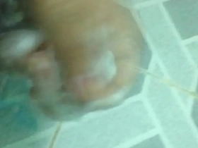 Solo boy from Vietnam shows off his skills in trim746B7D62-C73A-4673-836D-1DB78141FB30.MOV